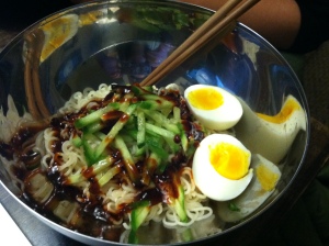 Korean husband cooks for Hmong wife: cold noodles